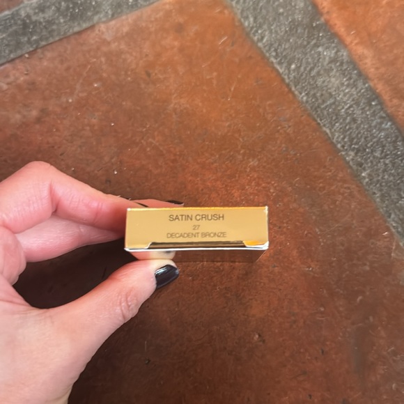 NIB Ysl SATIN CRUSH MONO EYESHADOW in decadent bronze - Picture 3 of 5